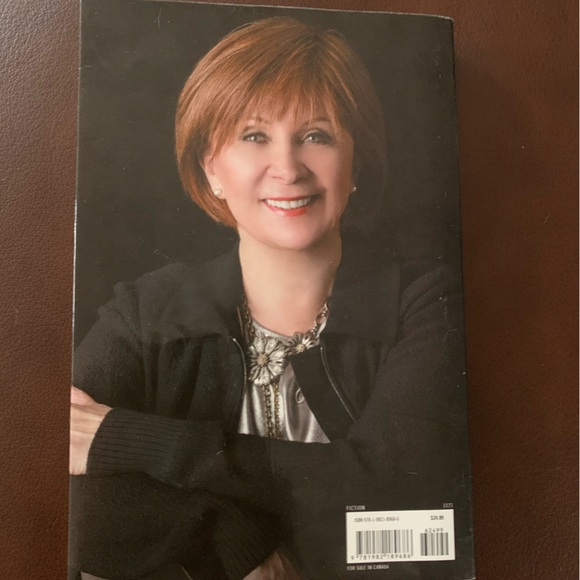 Janet Evanovich Books (3) - Picture 7 of 7